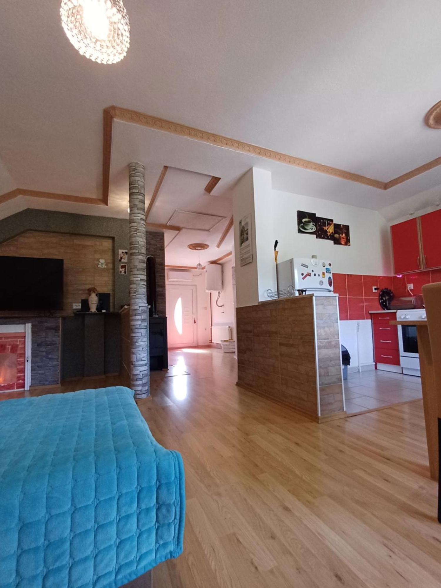 Apartman Denis Una Luzine Exterior foto