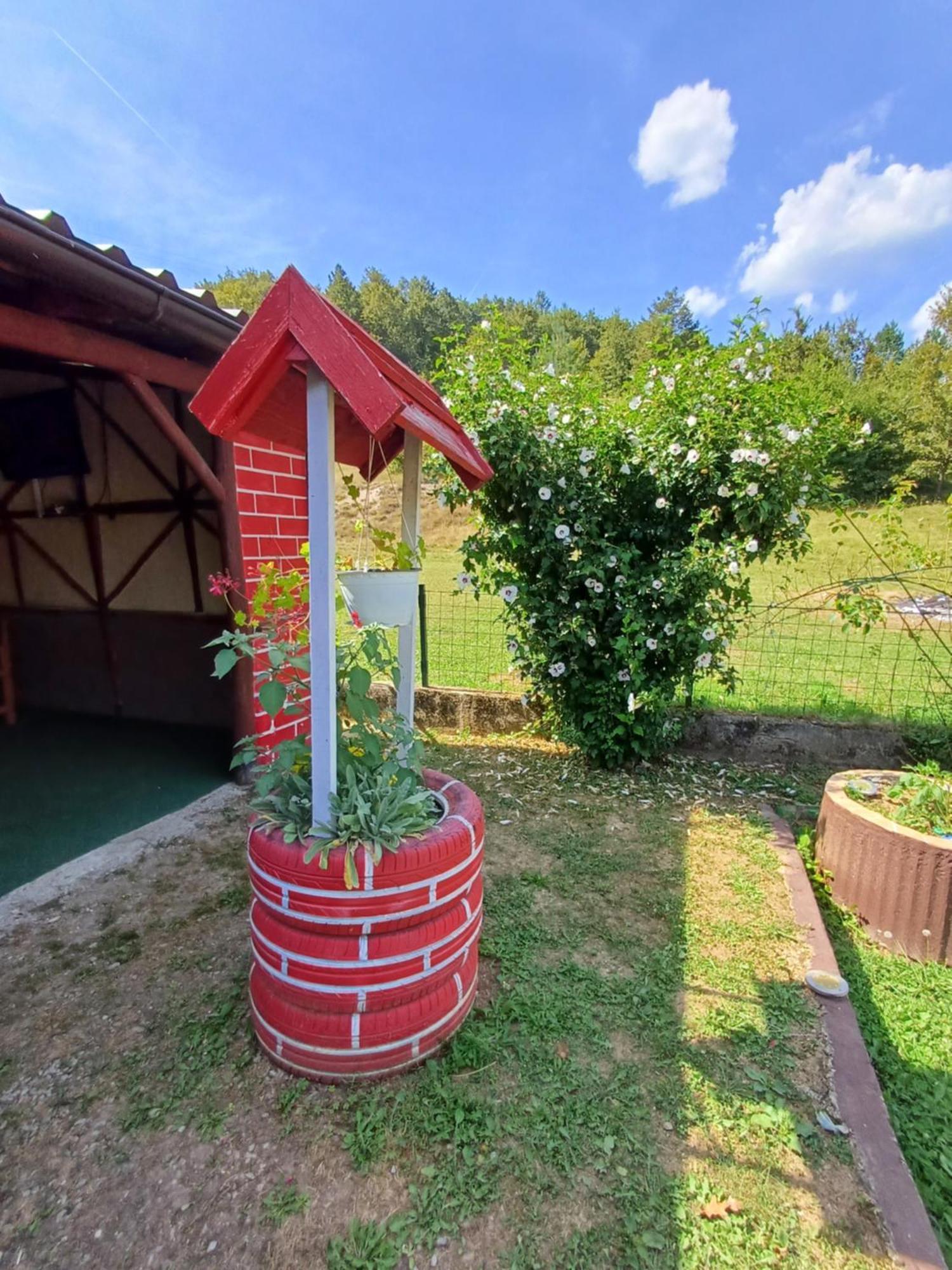 Apartman Denis Una Luzine Exterior foto