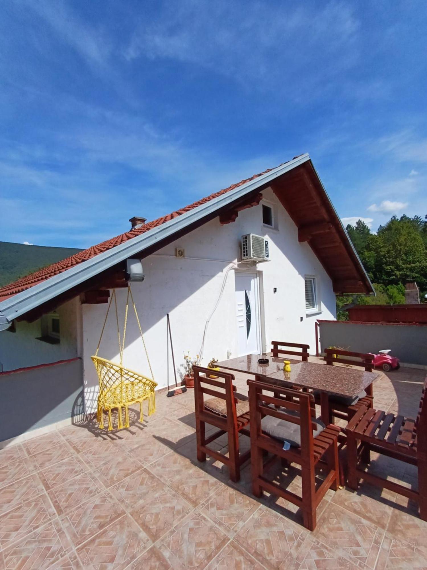 Apartman Denis Una Luzine Exterior foto