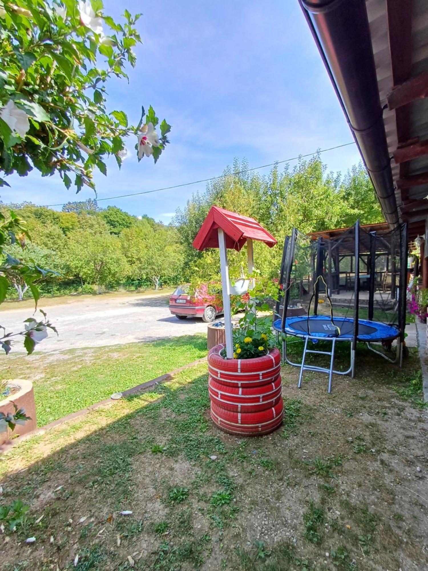 Apartman Denis Una Luzine Exterior foto