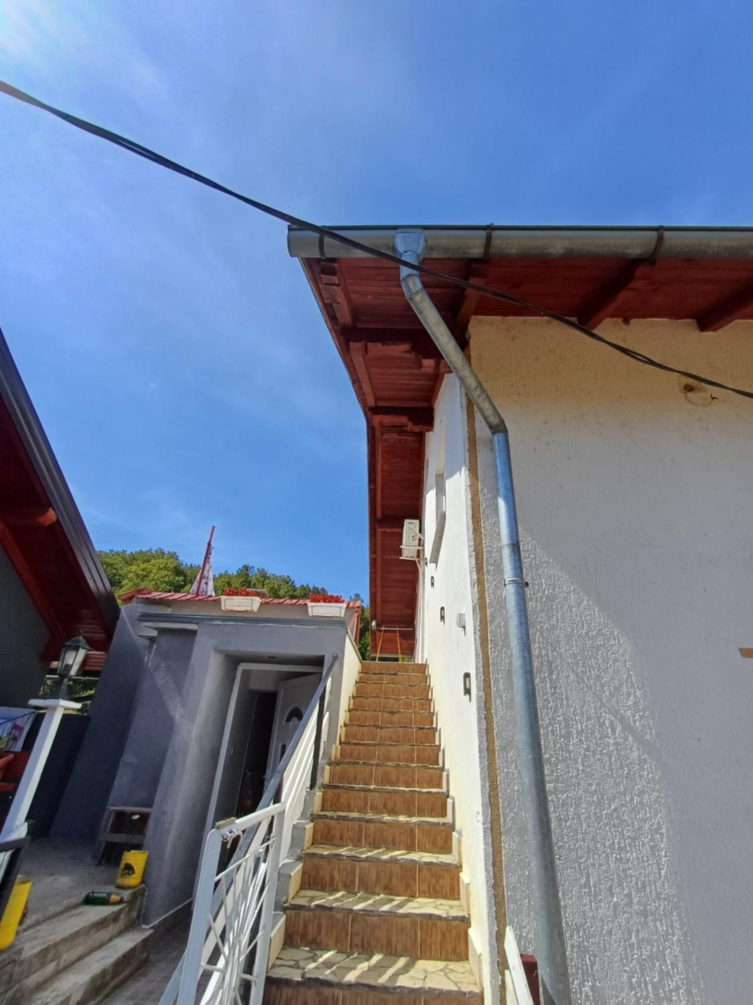 Apartman Denis Una Luzine Exterior foto