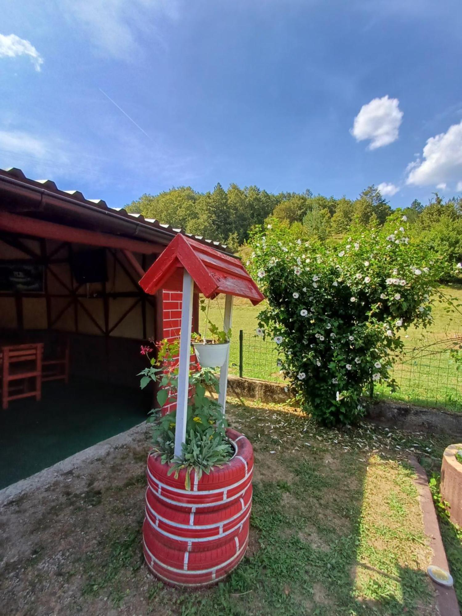 Apartman Denis Una Luzine Exterior foto