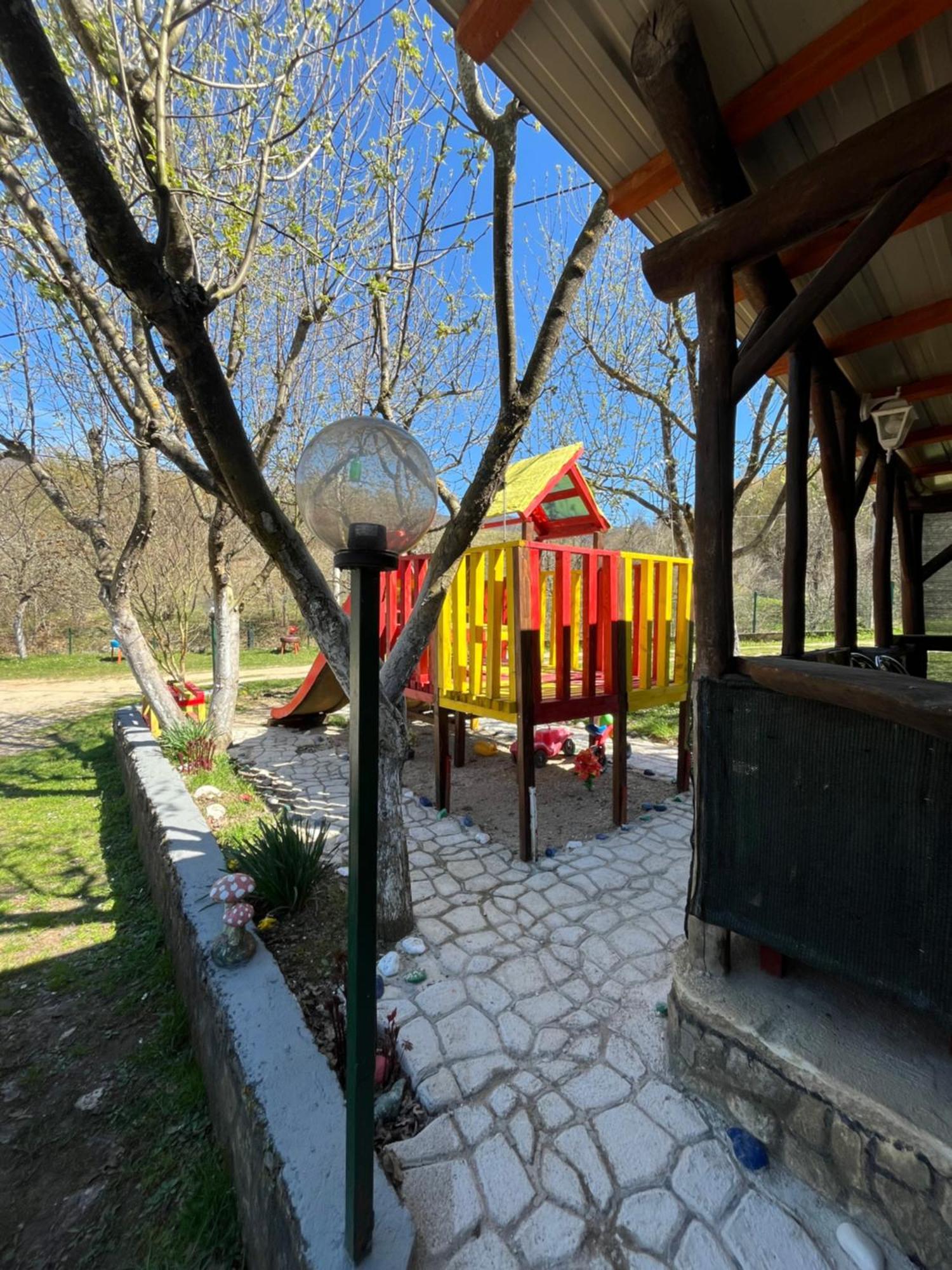 Apartman Denis Una Luzine Exterior foto